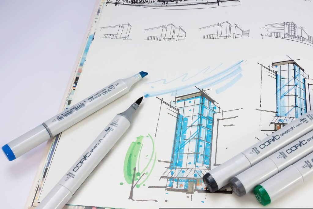 Architektur-Skizze mit Stiften – Planung vor Baubeginn